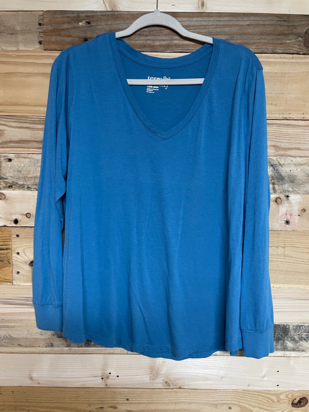 Terra & Sky size 1X (16W-18W) Soft Linge Sleeve V-Neck Long Sleeve Tee in Blue